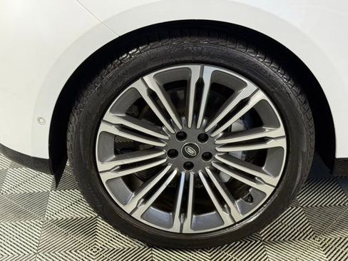 Used 2023 Land Rover Range Rover Long Wheelbase SE image 11