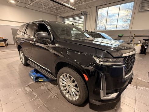 Used 2023 Cadillac Escalade Premium Luxury image 1