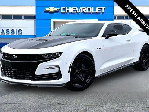 Used 2022 Chevrolet Camaro LT RWD image 3