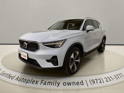 Used 2025 Volvo XC40 B5 Plus