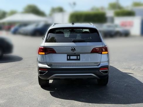 Certified 2023 Volkswagen Taos SE w/ Panoramic Sunroof Package AWD/4WD image 6