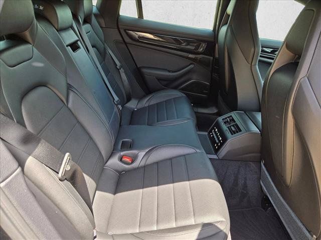 Used 2025 Porsche Panamera image 21