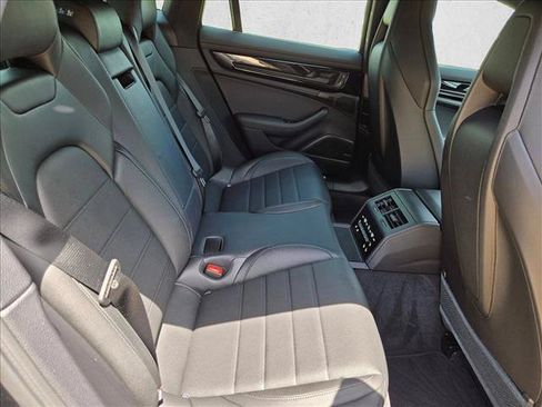 Used 2025 Porsche Panamera image 21
