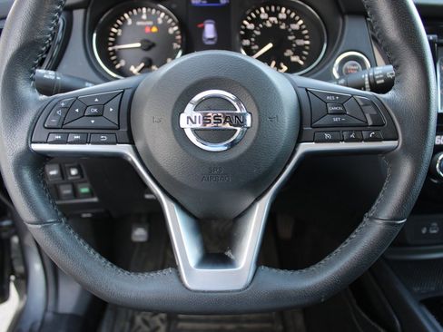 Used 2019 Nissan Rogue SV image 11