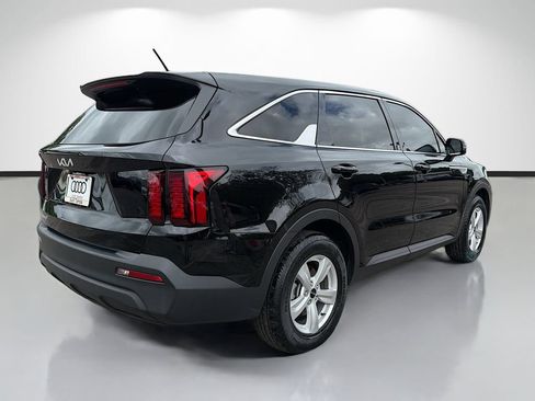 Used 2023 Kia Sorento LX FWD image 3