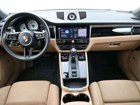 Certified 2025 Porsche Macan AWD/4WD image 6