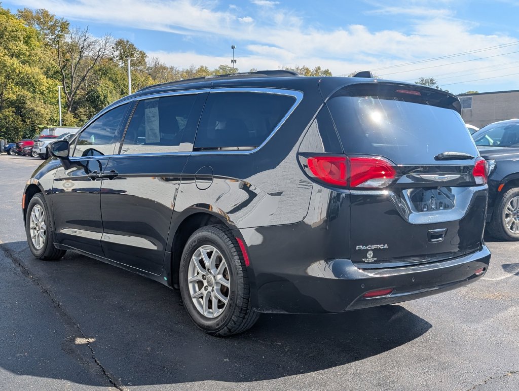 Used 2018 Chrysler Pacifica Touring FWD image 5