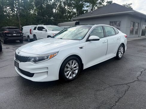 Used 2016 Kia Optima EX w/ Premium Package FWD image 3