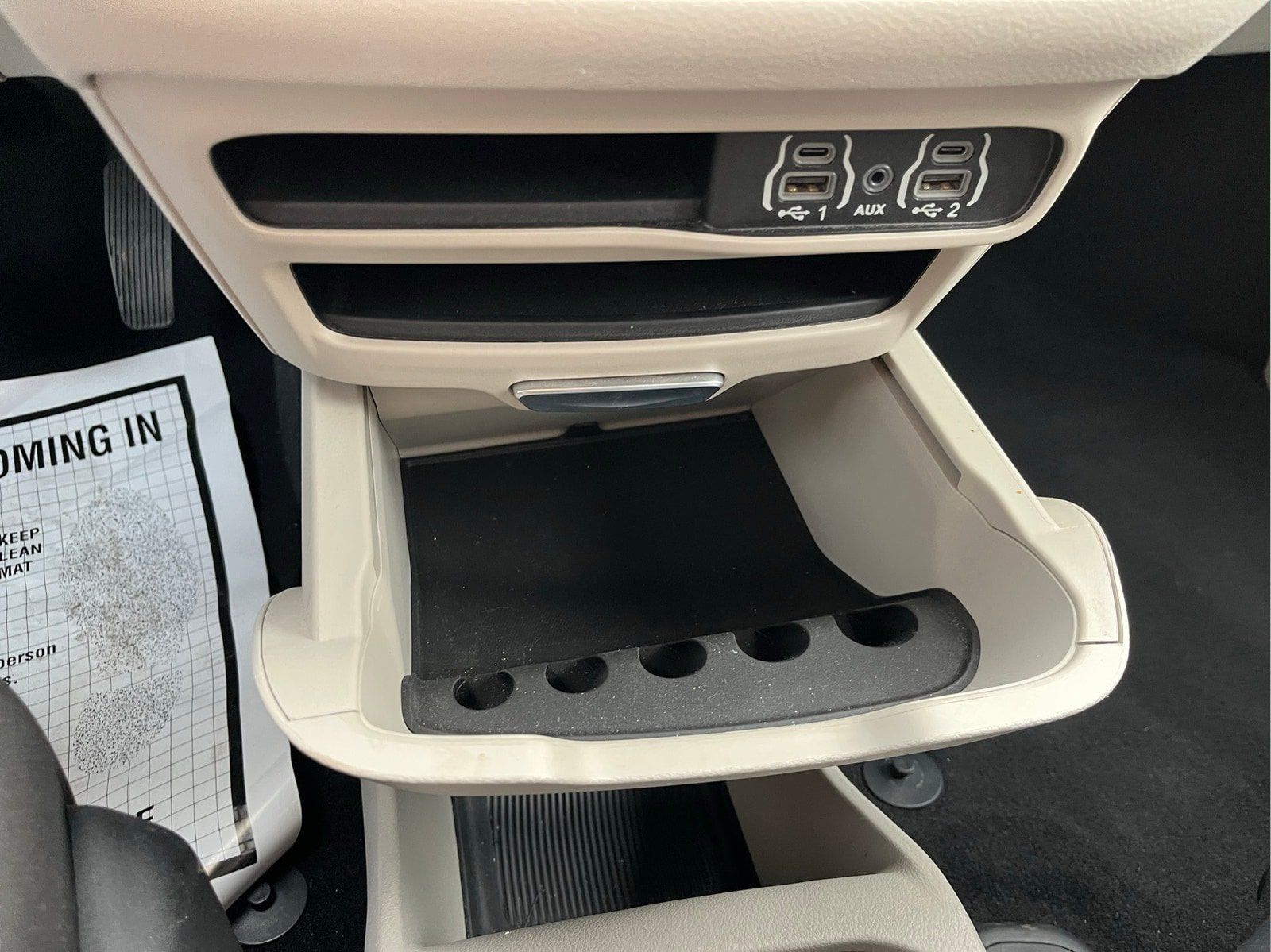 Used 2023 Chrysler Voyager LX FWD image 21