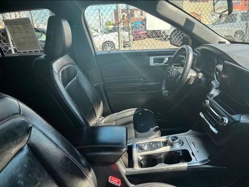 Used 2020 Ford Explorer XLT w/ Equipment Group 202A AWD/4WD image 8