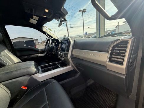 Used 2022 Ford F250 Lariat w/ Chrome Package image 32