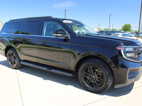Used 2025 Ford Expedition Max Active AWD/4WD image 3