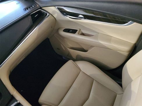 Used 2018 Cadillac XT5 FWD image 11