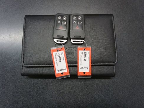 Used 2016 Volvo XC60 T5 Premier w/ Proximity Package image 16