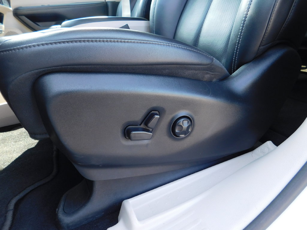 Used 2024 Chrysler Pacifica Touring-L FWD image 19