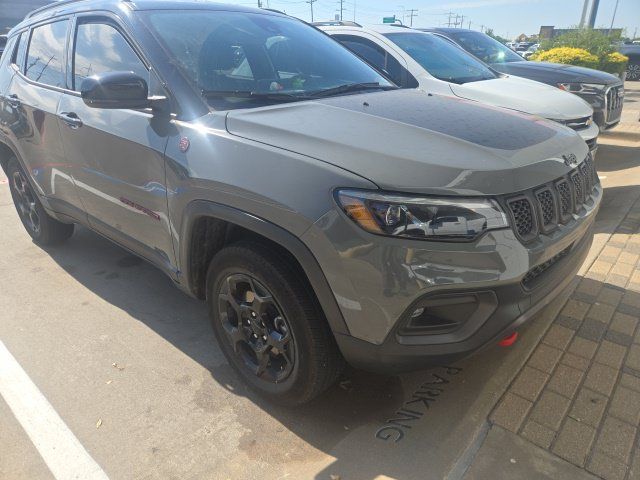 Used 2024 Jeep Compass Trailhawk w/ Trailhawk Elite Group AWD/4WD image 2