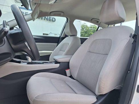 Used 2024 Nissan Altima 2.5 SV FWD image 23