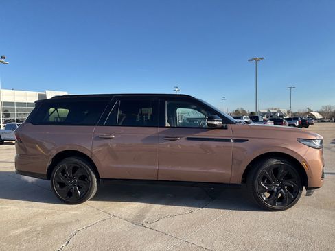 Used 2025 Lincoln Navigator L Black Label image 2