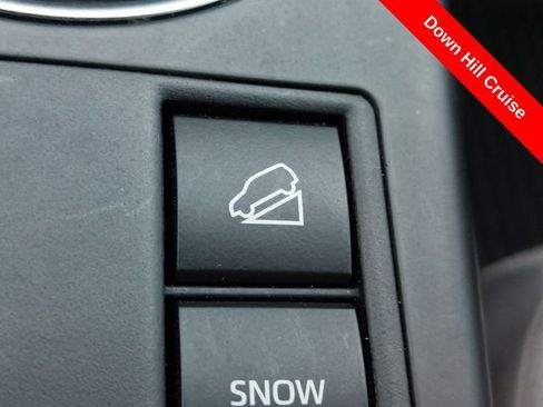 Used 2023 Toyota Highlander L image 18