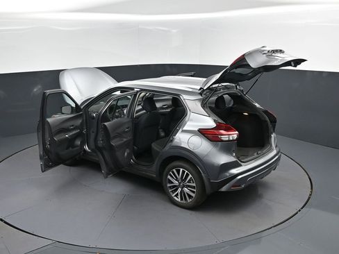 Used 2024 Nissan Kicks SV FWD image 2
