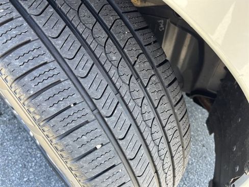 Used 2019 INFINITI QX60 Luxe w/ Essential Package image 4