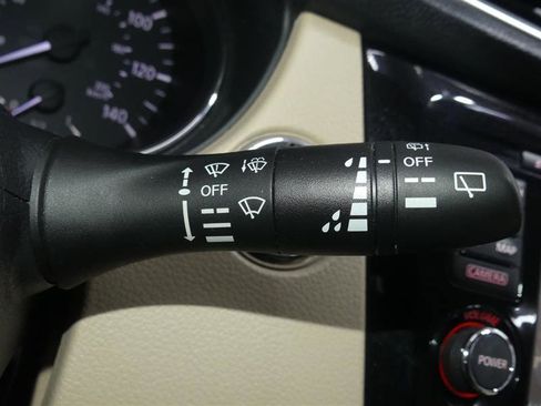 Used 2016 Nissan Rogue SV w/ SV Premium Package image 34