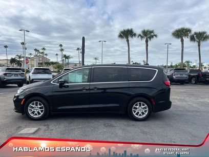 Used 2023 Chrysler Pacifica Touring-L