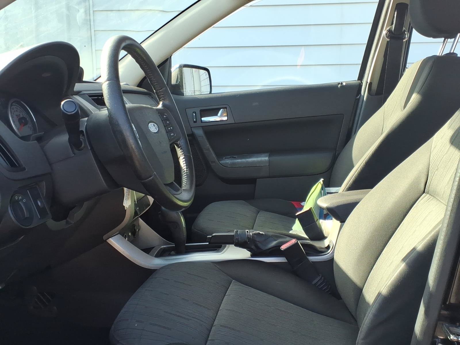 Used 2009 Ford Focus SE FWD image 7