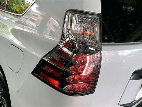 Used 2020 Lexus GX 460 Luxury image 28