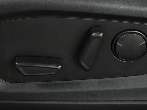 Used 2020 Ford Explorer XLT w/ Equipment Group 202A AWD/4WD image 14