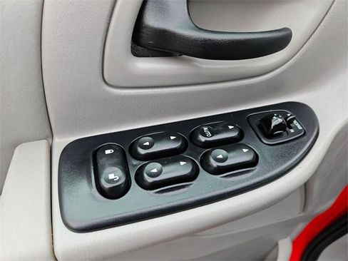 Used 2001 Ford Windstar LX image 16