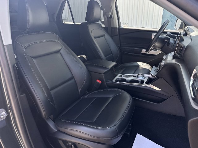Used 2023 Ford Explorer XLT AWD/4WD image 33