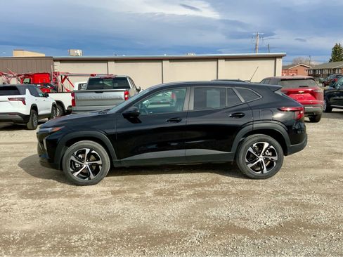 Used 2025 Chevrolet Trax RS image 2