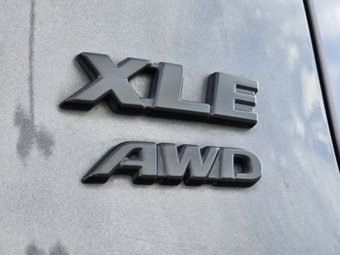 Used 2022 Toyota RAV4 XLE Premium AWD/4WD image 26