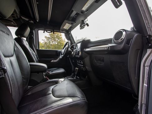 Used 2013 Jeep Wrangler Unlimited Rubicon w/ Connectivity Group AWD/4WD image 15