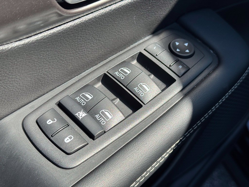 Used 2025 Chrysler Pacifica Select FWD image 15