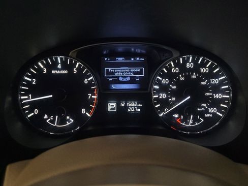 Used 2015 Nissan Pathfinder SL w/ Trailer Tow Package FWD image 23