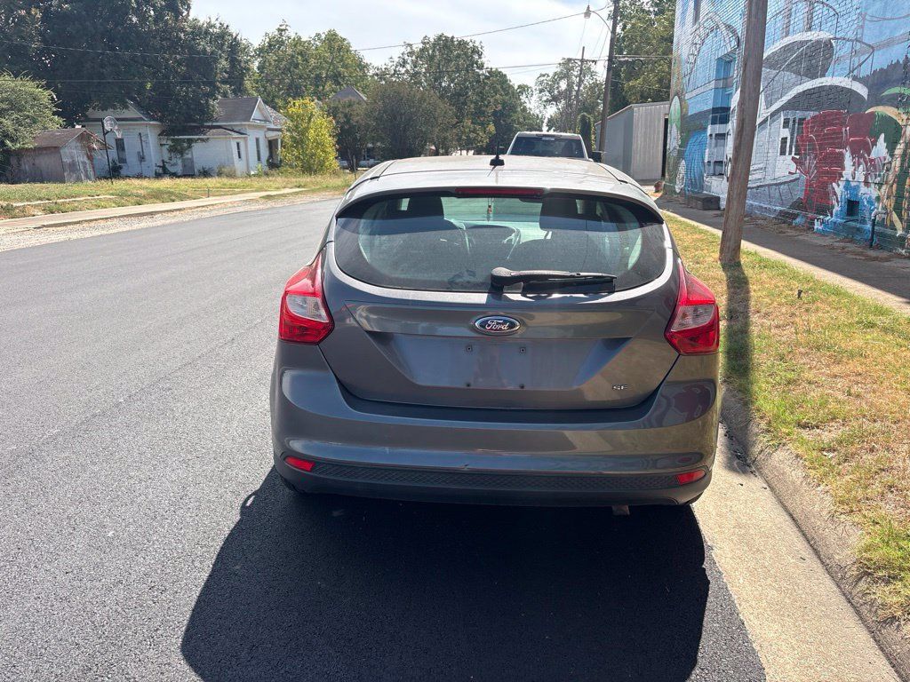 Used 2012 Ford Focus SE w/ SE Sport Pkg FWD image 5
