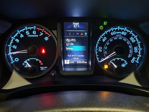 Certified 2021 Toyota Tacoma TRD Off-Road w/ TRD Premium Off Road Package AWD/4WD image 12