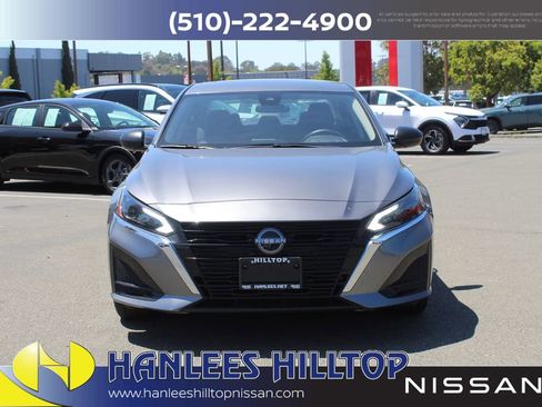 Used 2025 Nissan Altima 2.5 SV FWD image 4