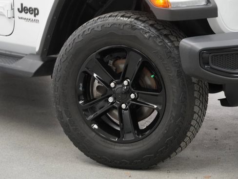 Certified 2022 Jeep Wrangler Unlimited Sahara image 4