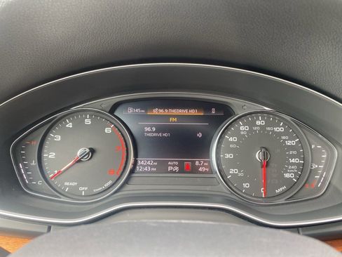 Used 2023 Audi Q5 2.0T Premium w/ Convenience Package image 19