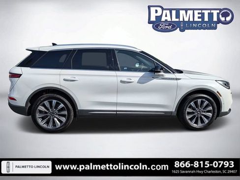 Used 2022 Lincoln Corsair Reserve w/ Equipment Group 201A FWD image 2