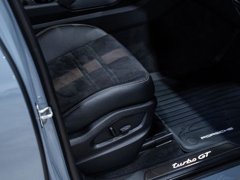 Used 2022 Porsche Cayenne Turbo GT AWD/4WD image 37