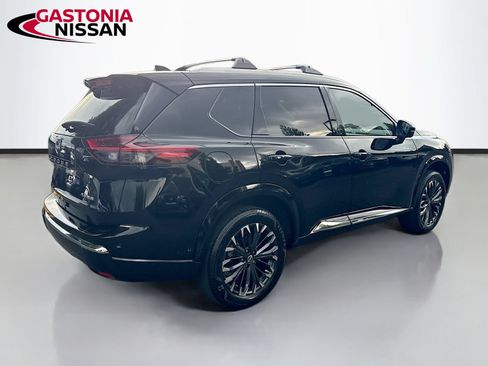 Used 2025 Nissan Rogue Platinum w/ Platinum Premium Package FWD image 9