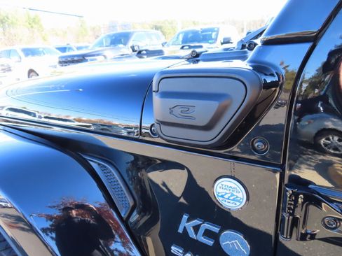 Used 2023 Jeep Wrangler Unlimited Sahara w/ Cold Weather Group image 10