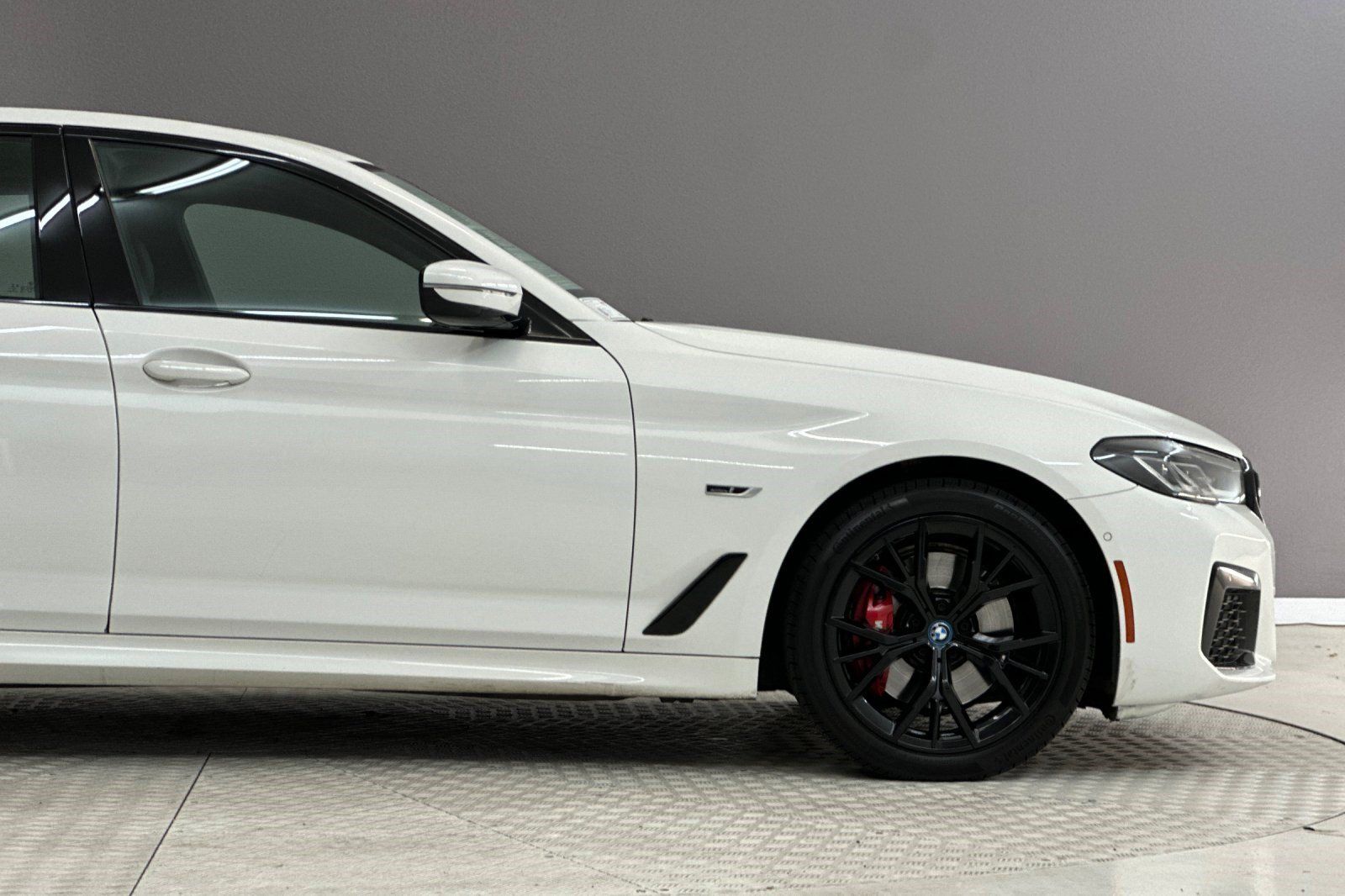 Certified 2023 BMW 530e w/ M Sport Package RWD image 34