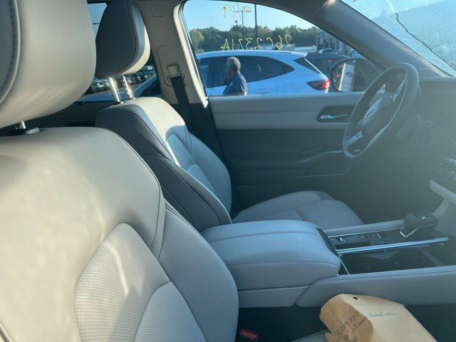 Used 2026 Nissan Pathfinder SL w/ SL Premium Package FWD image 7