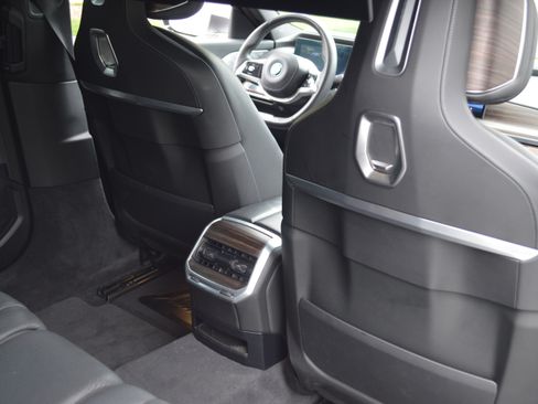 Certified 2023 BMW i7 xDrive60 AWD/4WD image 35
