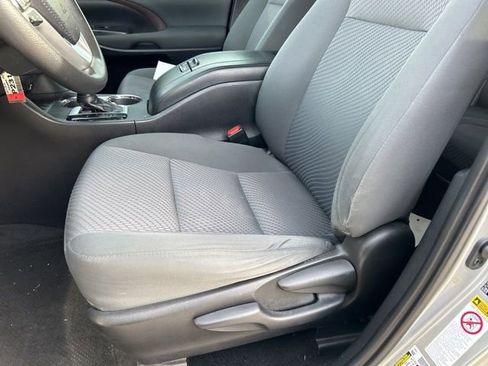 Used 2019 Toyota Highlander LE image 10